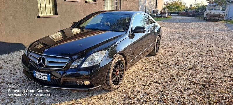 Usata 2009 Mercedes E250 Avantgarde Coupé | 9900 € (Buon prezzo) - Immagine 1/4