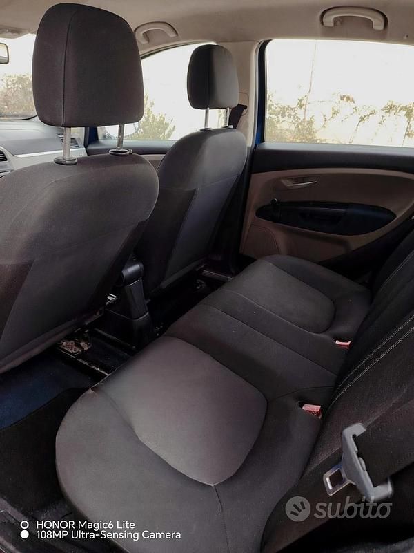 Usata Fiat Grande Punto Emotion 90 CV (66 kW) 2005 Blu Utilitaria