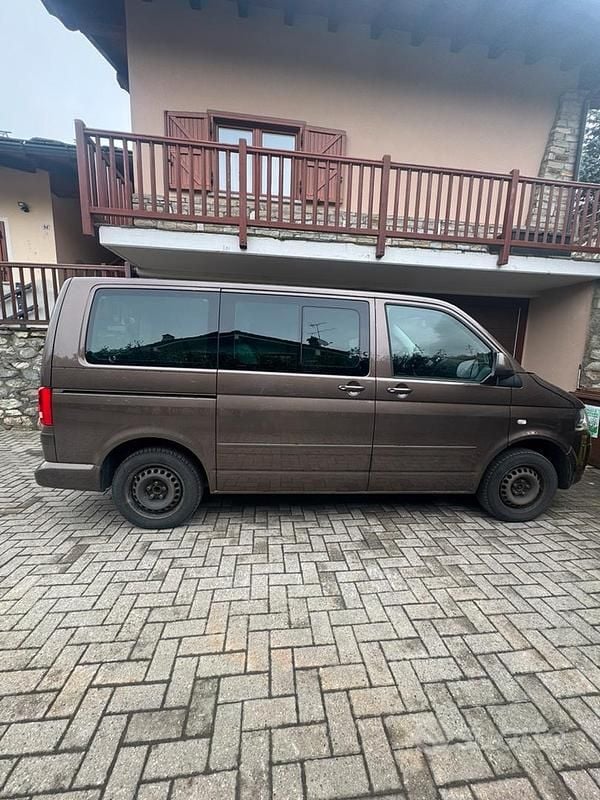 Usata VW Caravelle 150 CV (110 kW) 2015 Marrone Monovolume