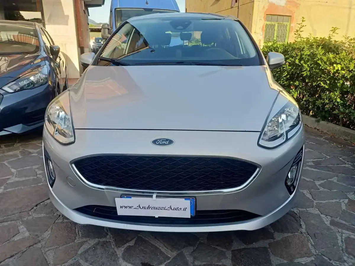 Usata Ford Fiesta 86 CV (63 kW) 2018 Argento Utilitaria