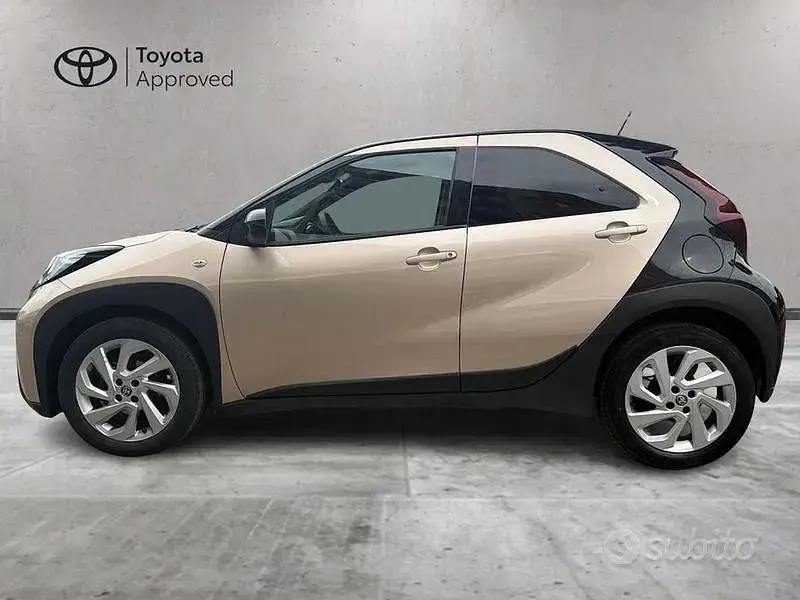 Usata Toyota Aygo X Trend 72 CV (52 kW) 2022 Giallo SUV