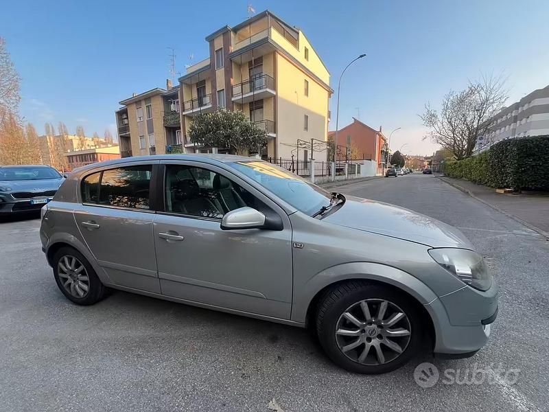 Usata Opel Astra 2006 Grigio Berlina