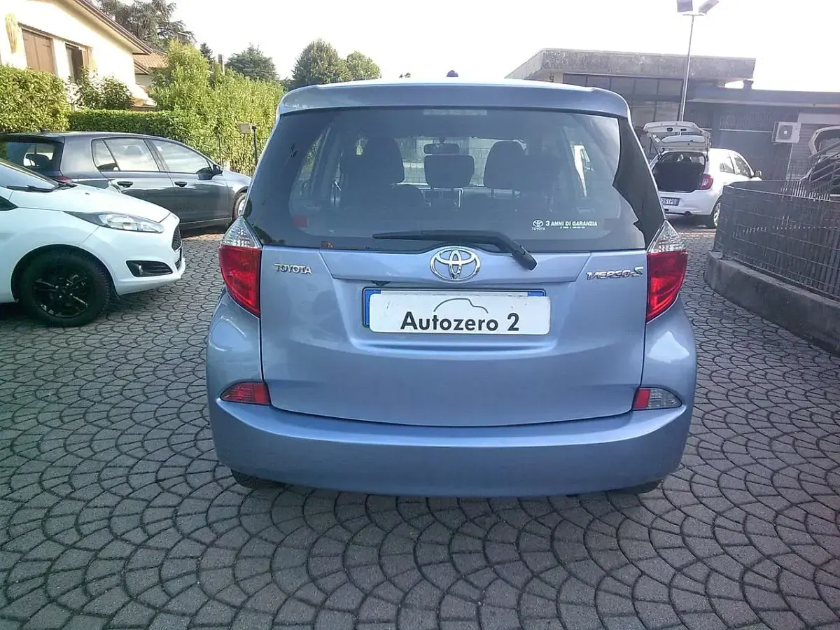 Usata Toyota Verso-S Active 99 CV (72 kW) 2011 Blu/azzurro Monovolume