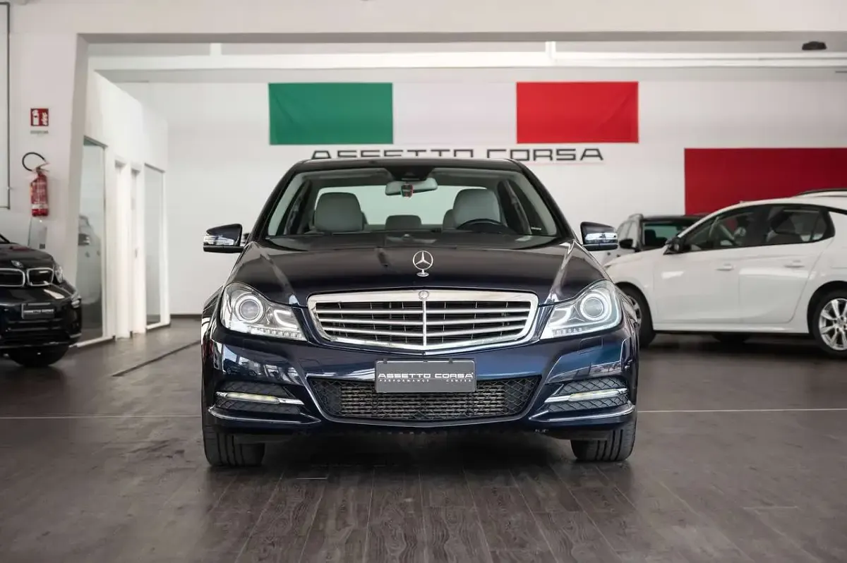 Usata Mercedes C200 Elegance 184 CV (135 kW) 2012 Blu/azzurro Berlina
