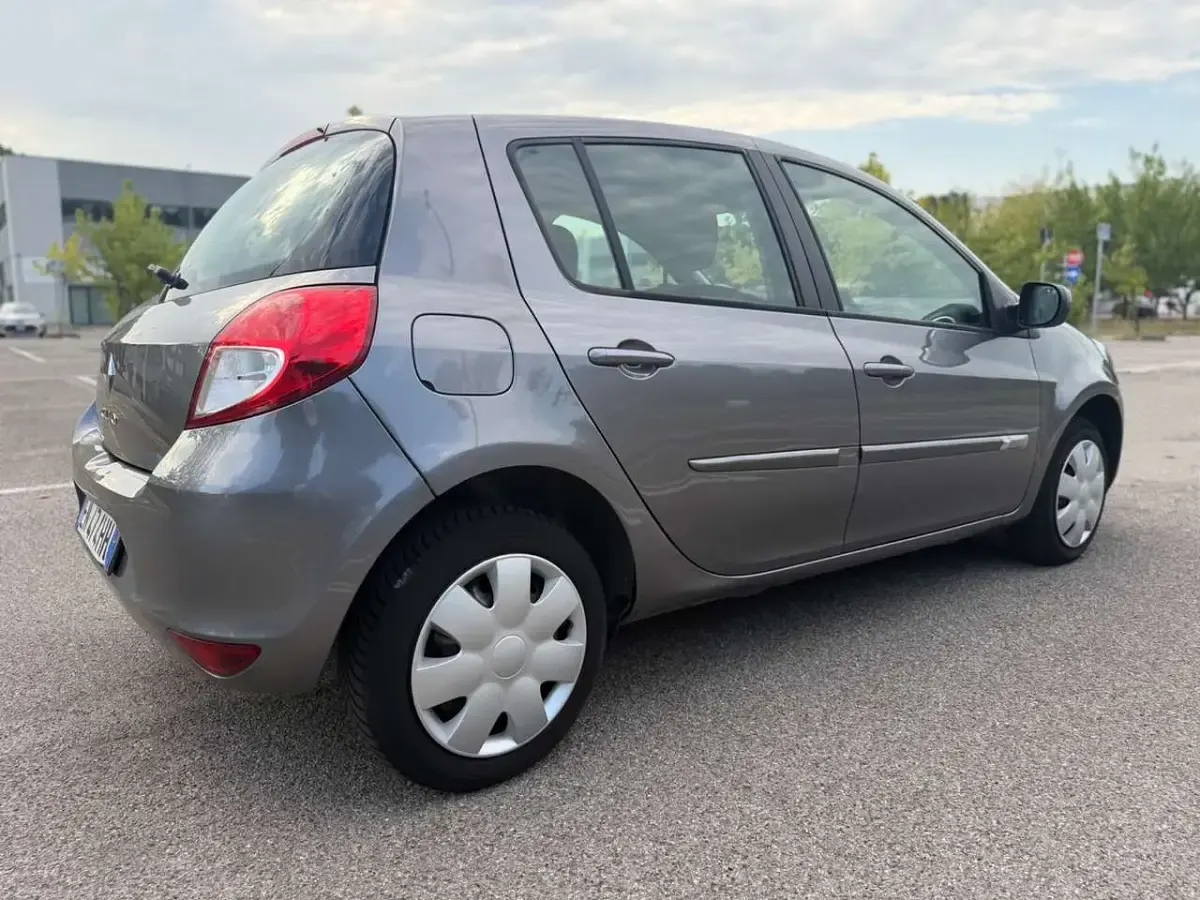 Usata Renault Clio IV 75 CV (55 kW) 2012 Grigio Berlina