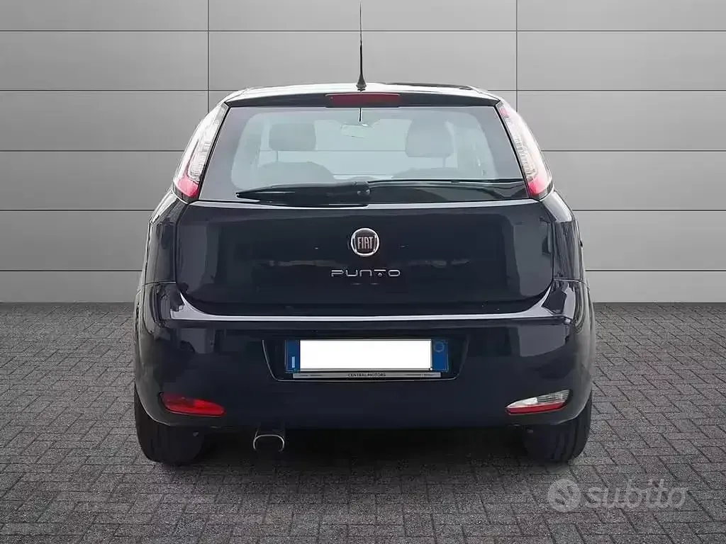 Usata Fiat Punto Lounge 69 CV (50 kW) 2015 Blu Utilitaria
