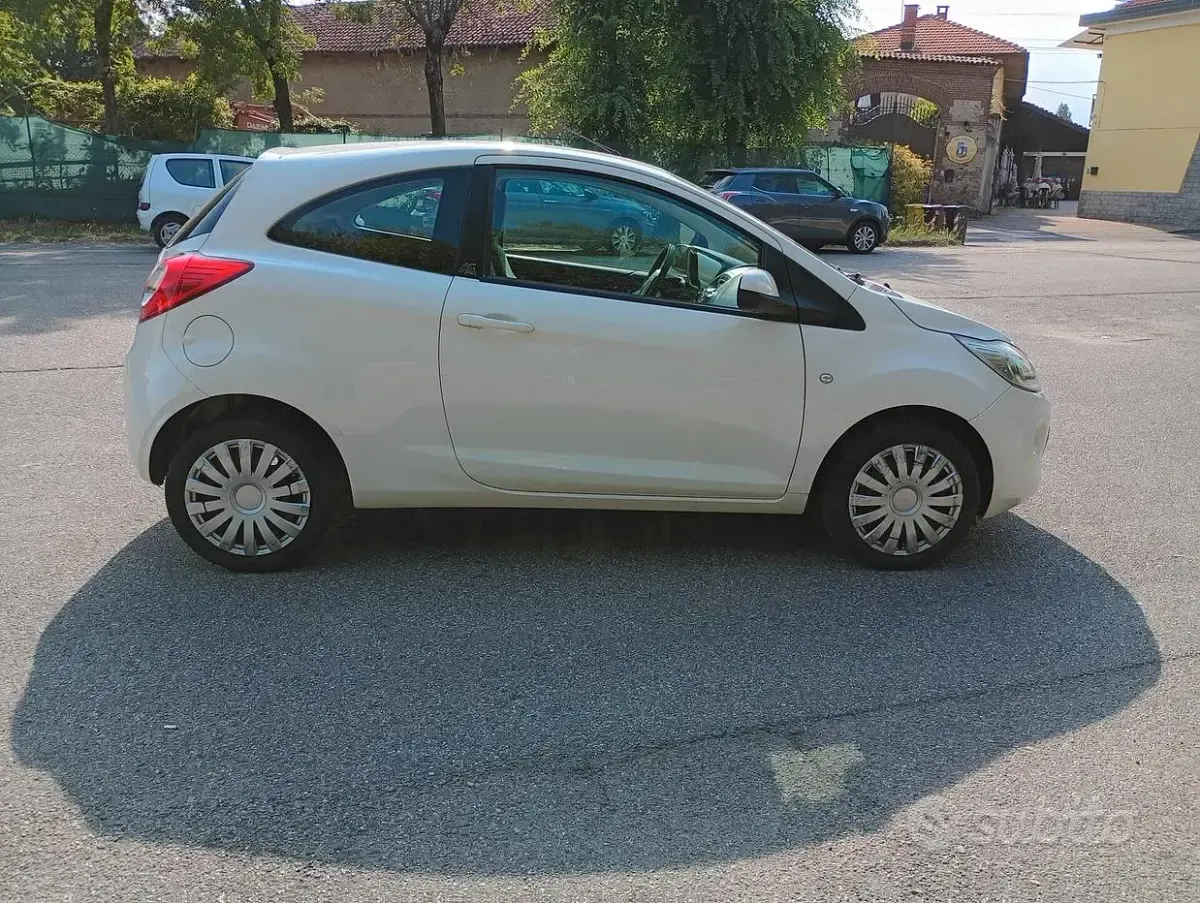 Usata Ford Ka Titanium 69 CV (50 kW) 2010 Bianco Utilitaria