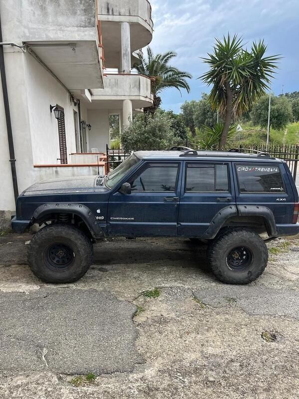 Second-hand Jeep Cherokee 116 CP (85 kW) 2001 Albastru SUV