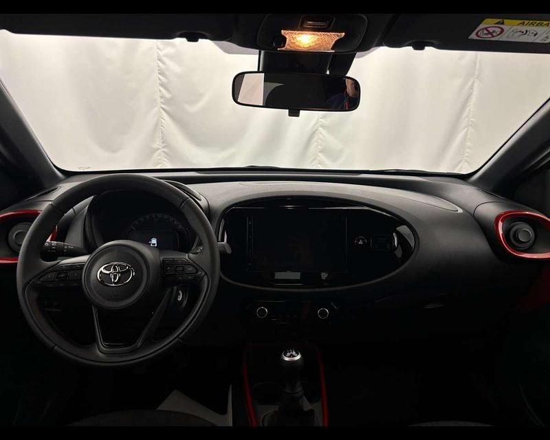Nuova Toyota Aygo X Trend 72 CV (52 kW) 2025 Chili red & black met SUV