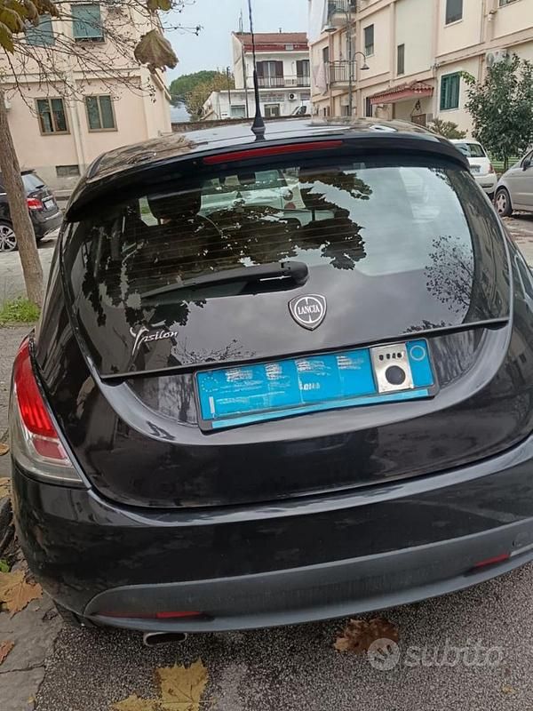 Usata Lancia Ypsilon 69 CV (50 kW) 2012 Nero Utilitaria