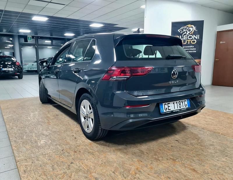 Usata VW Golf VIII Life 115 CV (84 kW) 2021 Grigio Berlina