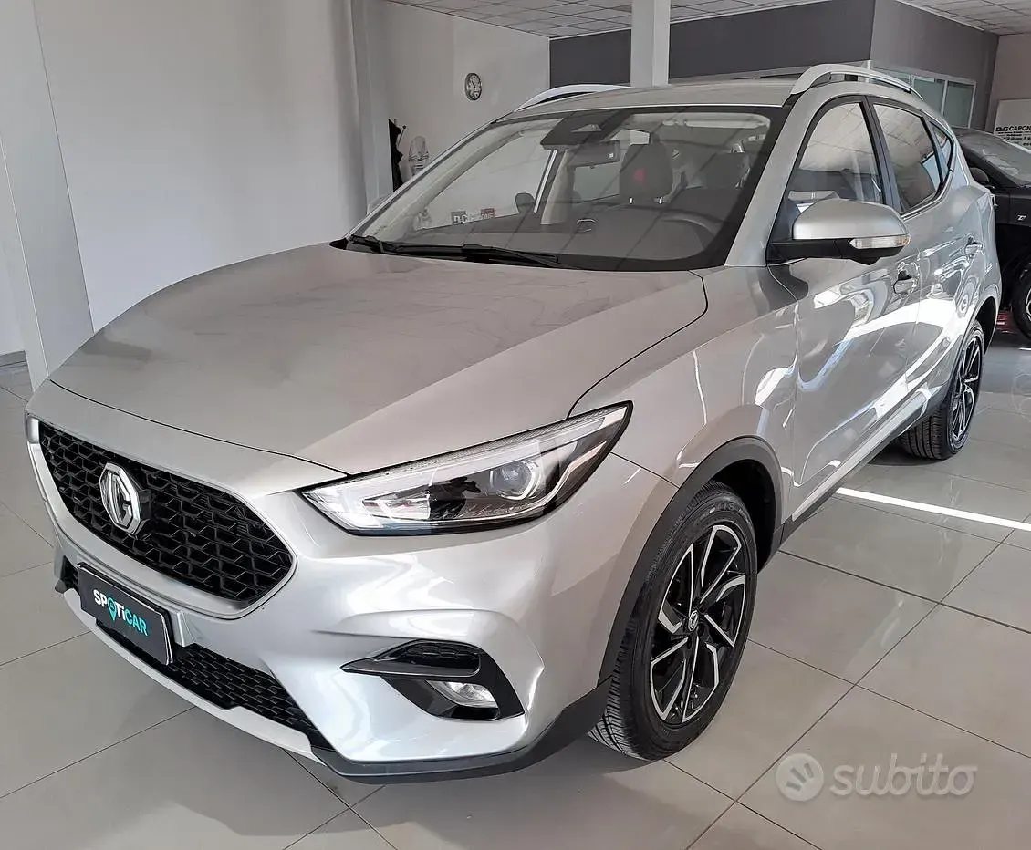 Usata MG ZS Luxury 106 CV (77 kW) 2025 Grigio SUV