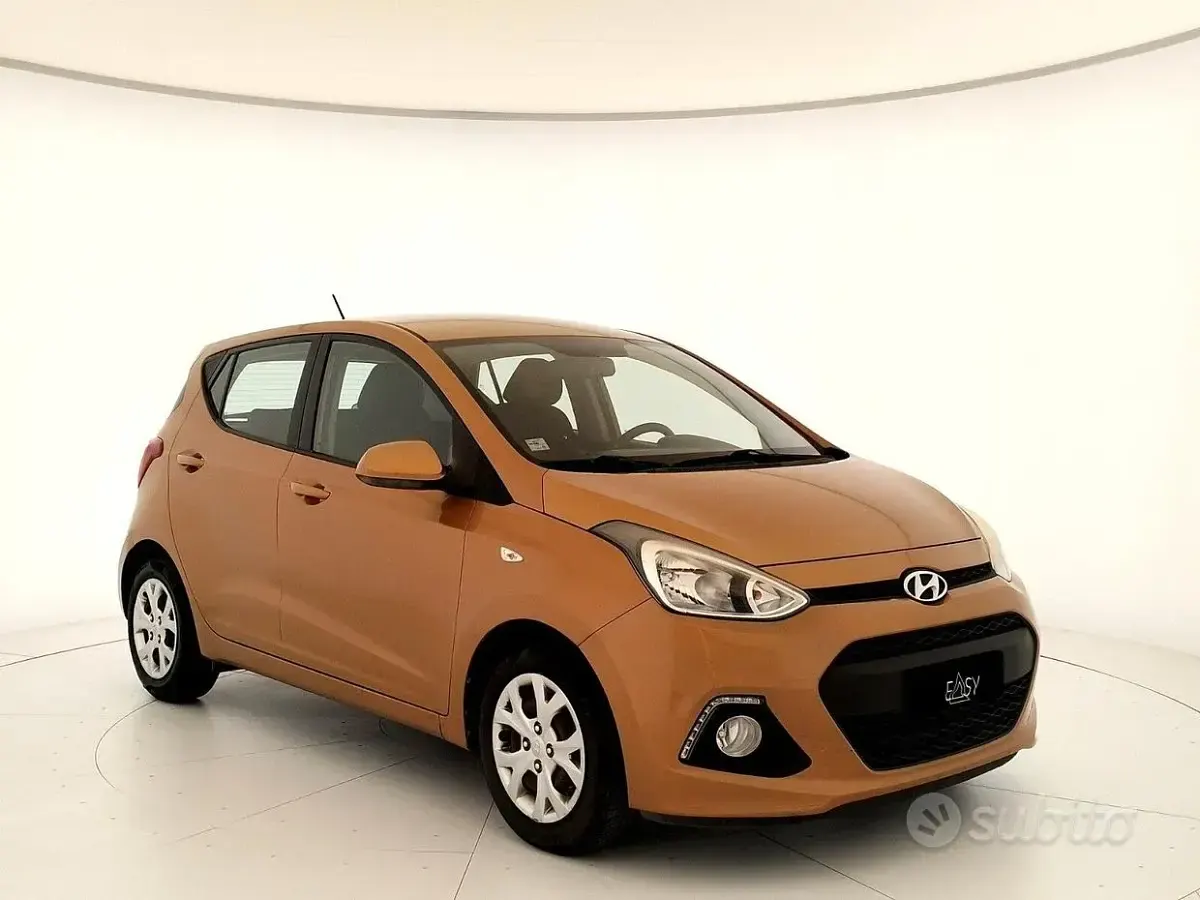 Usata Hyundai i10 Comfort 67 CV (49 kW) 2015 Marrone Utilitaria