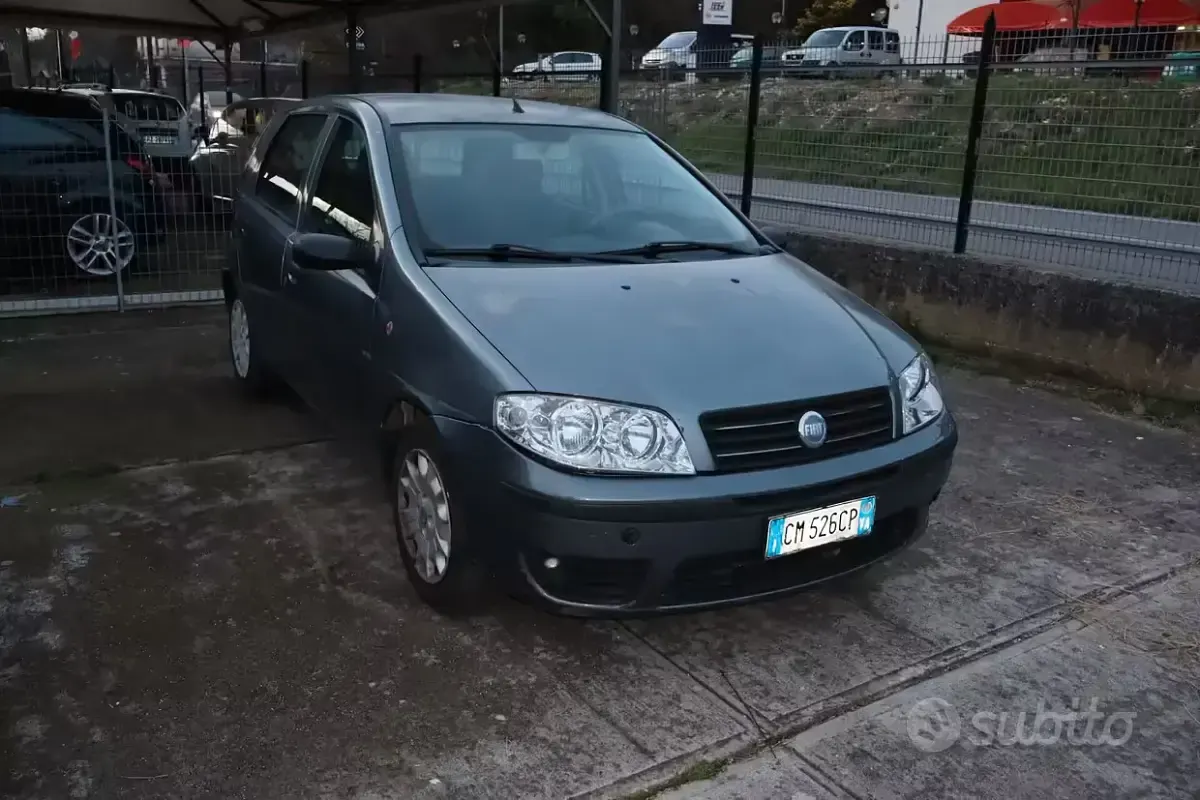 Usata Fiat Punto 69 CV (50 kW) 2004 Grigio Utilitaria