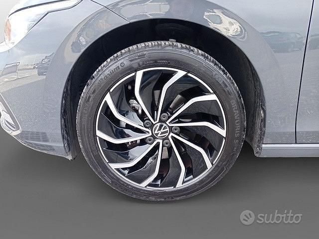 Usata VW Golf VIII Style 131 CV (96 kW) 2023 Grigio Berlina