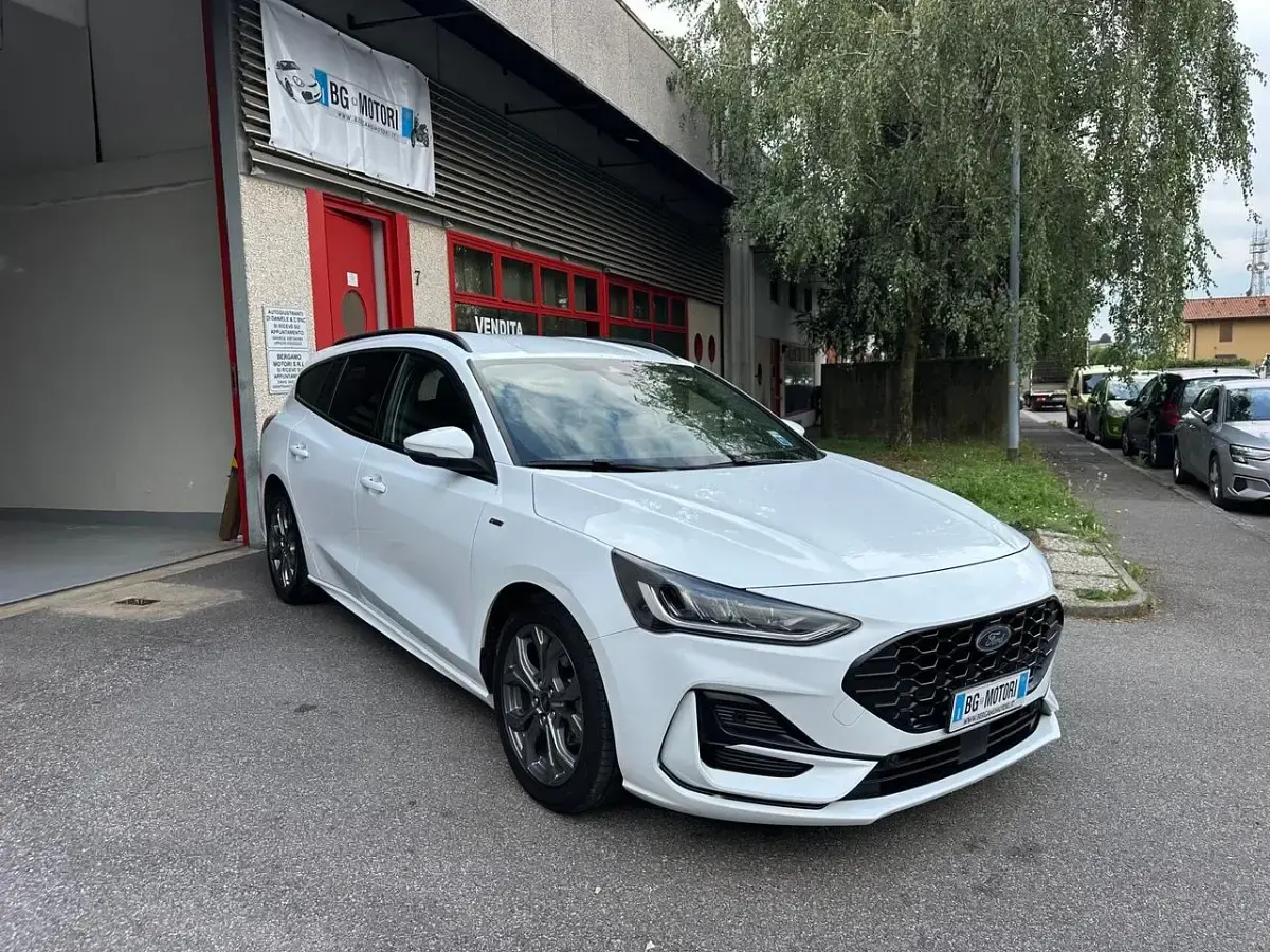 Usata Ford Focus ST-Line 125 CV (91 kW) 2023 Bianco Station wagon