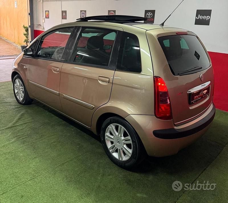 Usata Lancia Musa 95 CV (69 kW) 2007 Bianco Monovolume