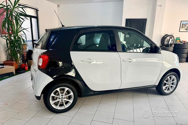 Usata Smart ForFour Prime 70 CV (51 kW) 2017 Bianco Utilitaria