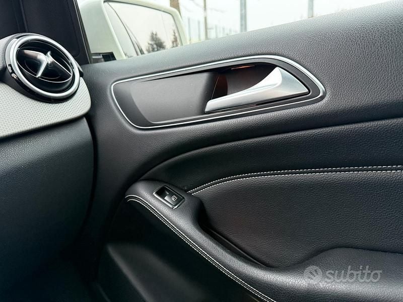 Usata Mercedes B180 Executive 122 CV (89 kW) 2012 Bianco Utilitaria