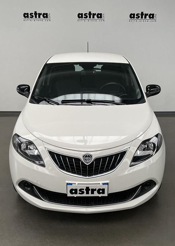 Usata Lancia Ypsilon Silver 69 CV (50 kW) 2022 Bianco Utilitaria