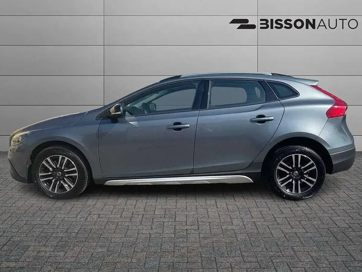 Usata Volvo V40 CC 120 CV (88 kW) 2018 Grigio metallizzato Station wagon
