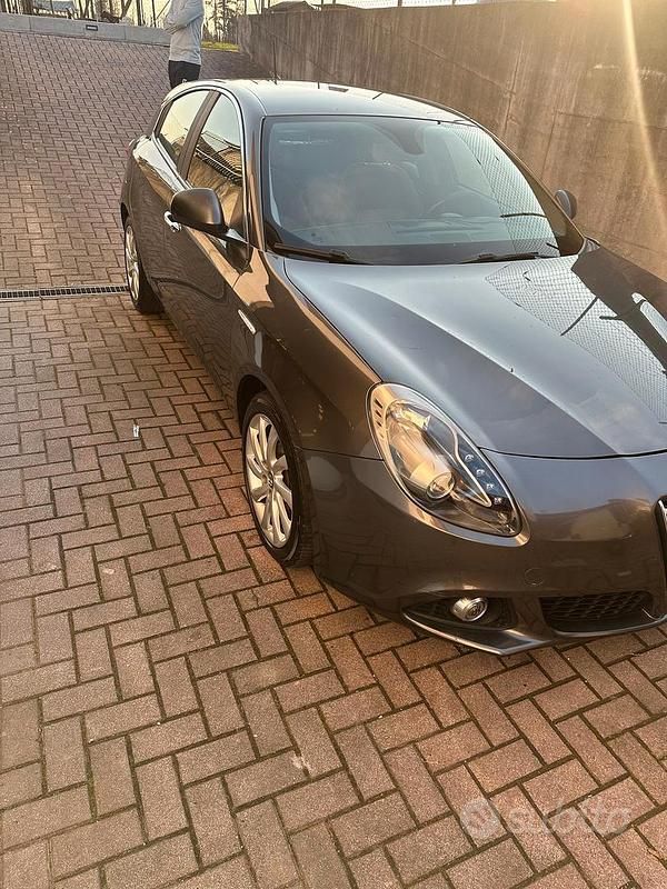 Usata Alfa Romeo Giulietta Distinctive 105 CV (77 kW) 2015 Grigio Utilitaria