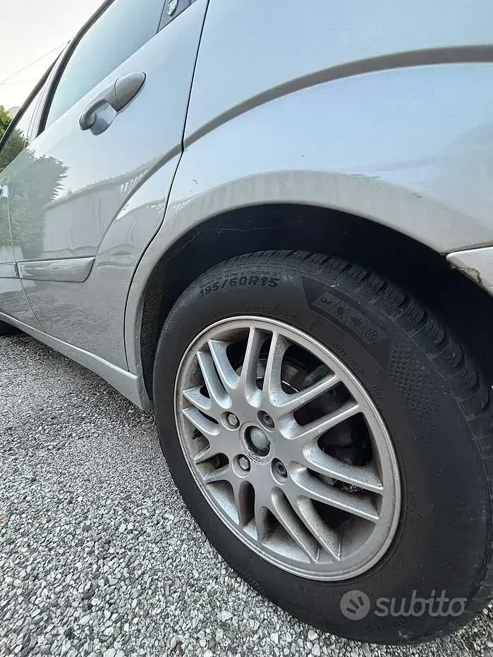 Usata Ford Focus 115 CV (84 kW) 2002 Grigio Station wagon
