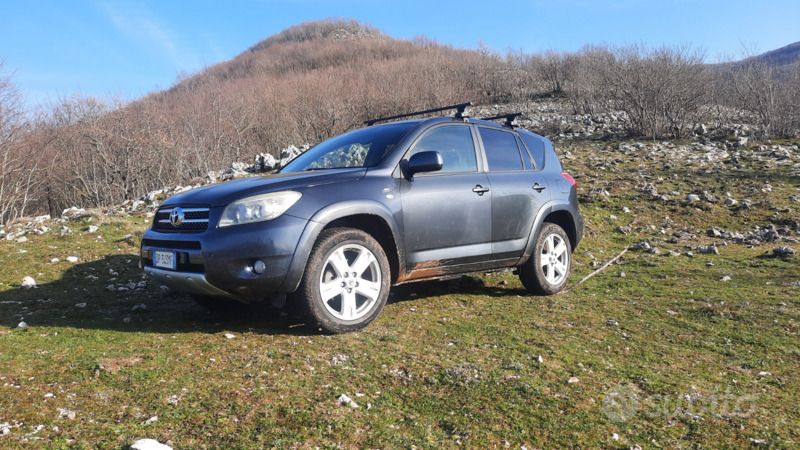 Nero Usata 2008 Toyota RAV4 SUV | 5000 € (Cara) - Immagine 1/4