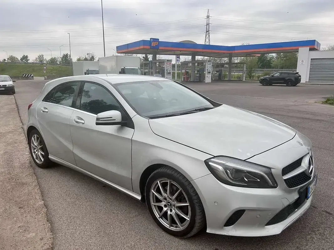 Usata Mercedes 200 156 CV (114 kW) 2017 Argento Berlina