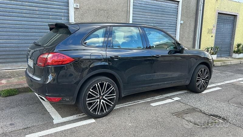 Usata Porsche Cayenne 245 CV (180 kW) 2012 Nero SUV