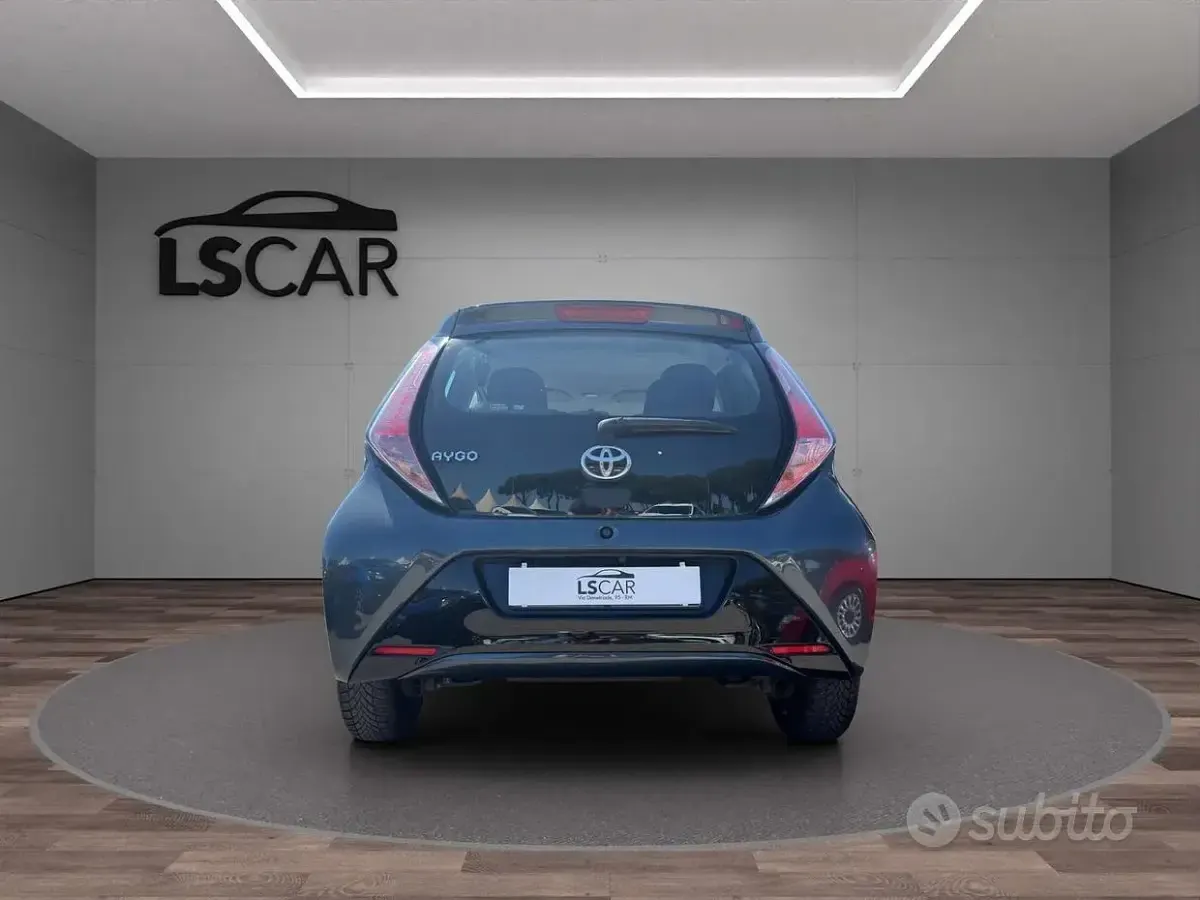 Usata Toyota Aygo Cool 69 CV (50 kW) 2018 Grigio Utilitaria