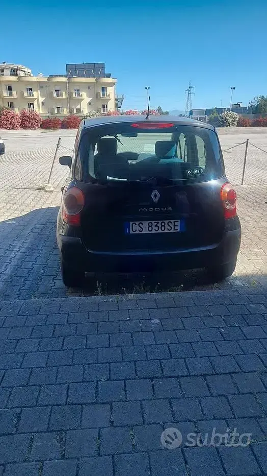 Usata Renault Modus 75 CV (55 kW) 2004 Nero Monovolume