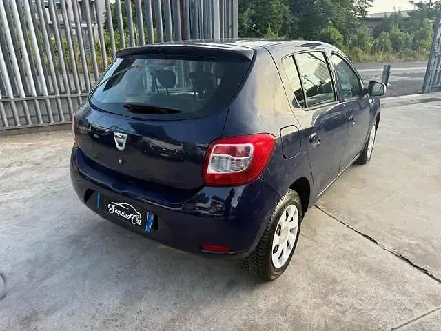 Usata Dacia Sandero Ambiance 75 CV (55 kW) 2014 Blu Berlina