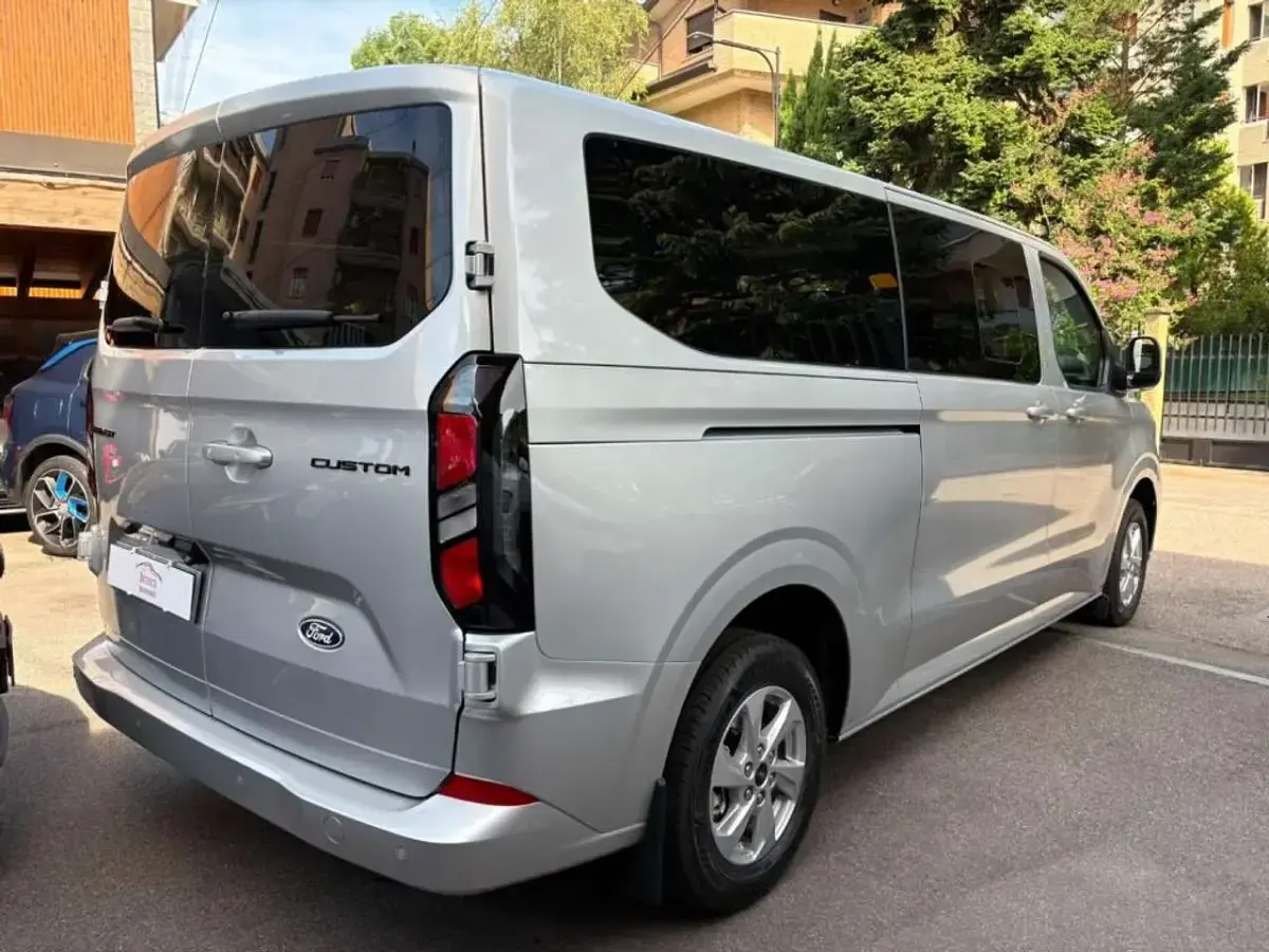 Usata Ford Transit Custom Titanium 150 CV (110 kW) 2024 Argento Station wagon