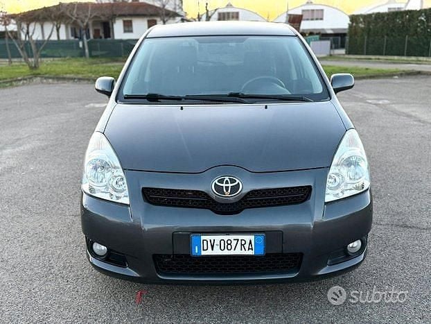 Usata Toyota Corolla Verso 136 CV (100 kW) 2009 Grigio Monovolume