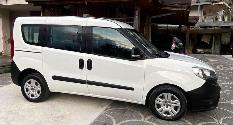 Usata Fiat Doblò 90 CV (66 kW) 2016 Bianco Monovolume