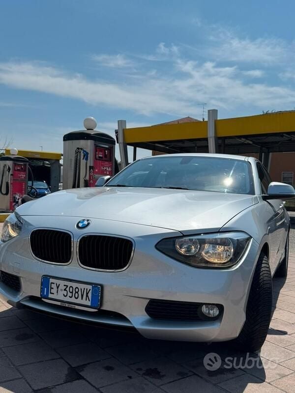 Grigio Usata 2015 BMW 118 Due volumi | 12.500 € (Buon prezzo) - Immagine 1/4