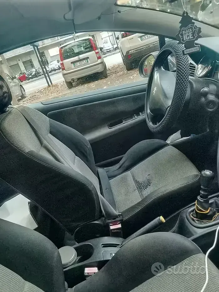 Usata Peugeot 207 CC 120 CV (88 kW) 2008 Nero Cabrio