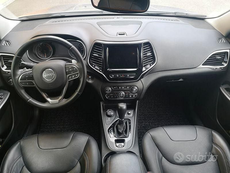 Usata Jeep Cherokee 194 CV (142 kW) 2019 Grigio SUV