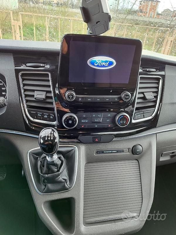 Usata Ford Tourneo Custom Titanium 131 CV (96 kW) 2021 Grigio Furgone