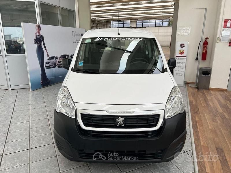 Usata Peugeot TePee Access 75 CV (55 kW) 2018 Bianco Monovolume