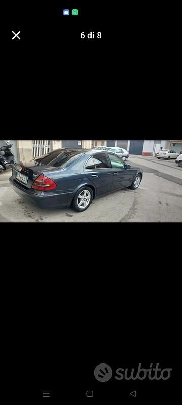 Usata Mercedes E220 150 CV (110 kW) 2004 Blu Berlina