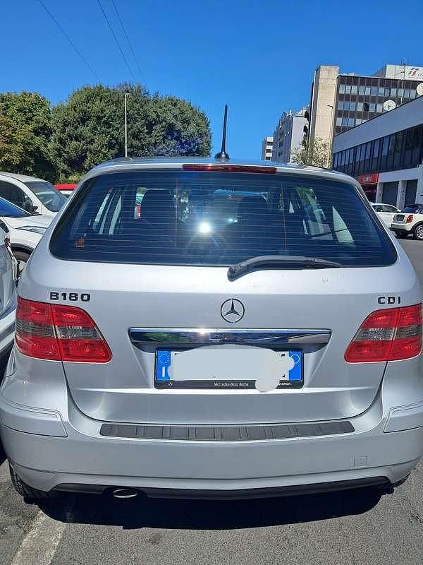 Argento Usata 2011 Mercedes B180 Executive Monovolume | 7500 € (Molto cara) - Immagine 1/4
