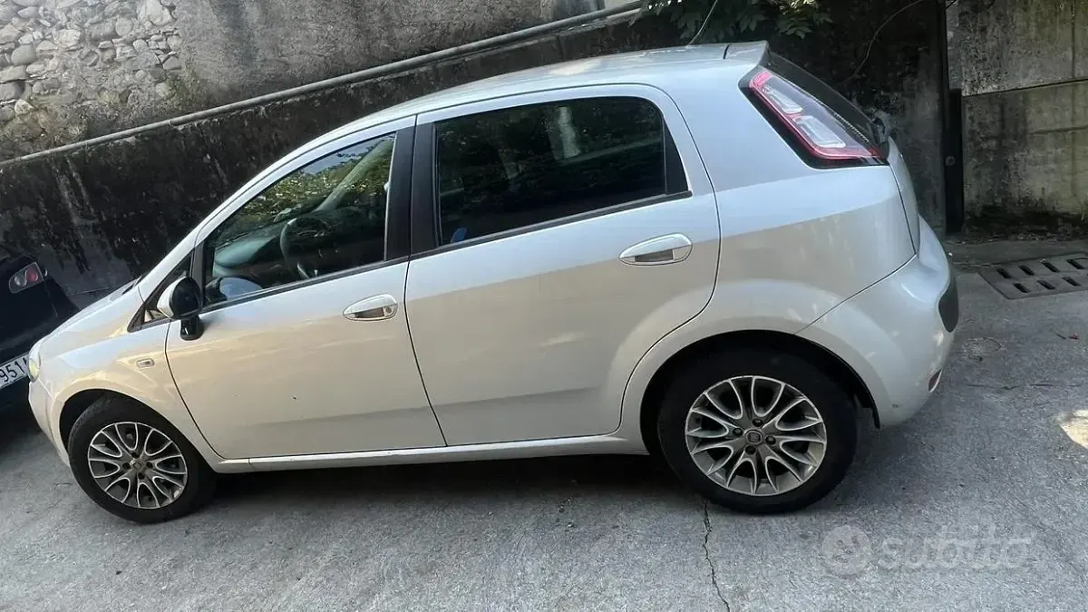 Usata Fiat Punto 75 CV (55 kW) 2012 Utilitaria