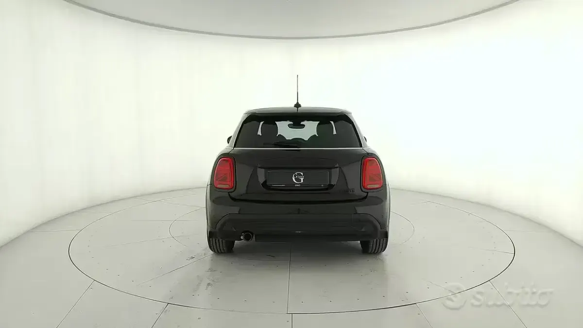 Usata Mini Cooper Classic 136 CV (100 kW) 2023 Nero Utilitaria
