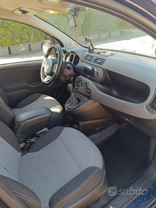 Usata Fiat Panda Lounge 69 CV (50 kW) 2017 Blu Berlina