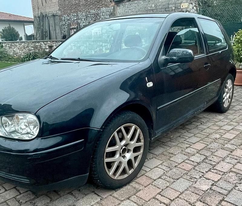 Usata VW Golf IV 110 CV (80 kW) 2003 Berlina