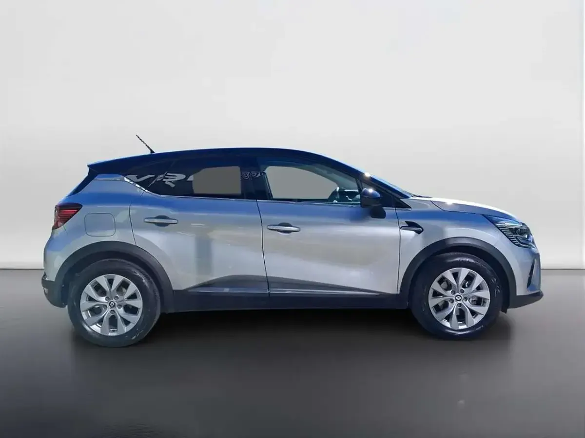 Usata Renault Captur Intens 143 CV (105 kW) 2022 Grigio chiaro SUV