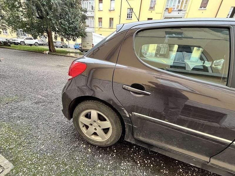 Usata Peugeot 207 68 CV (50 kW) 2011 Berlina
