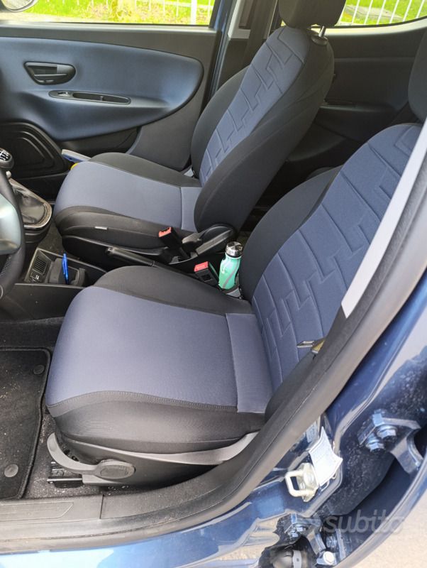 Usata Lancia Ypsilon 69 CV (50 kW) 2023 Blu Utilitaria